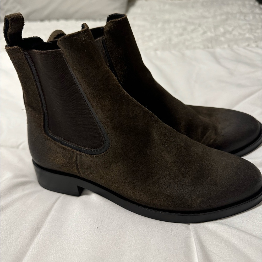 Women’s Thursday Boot Co Chelsa size 6. Dark Olive/Brown suede. Like new.